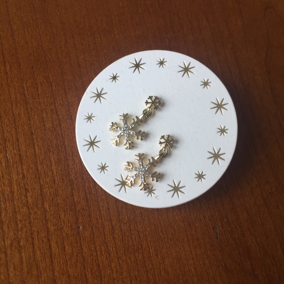 Francines Snowflake Daingly Earrings Winter Christmas - Picture 5 of 5